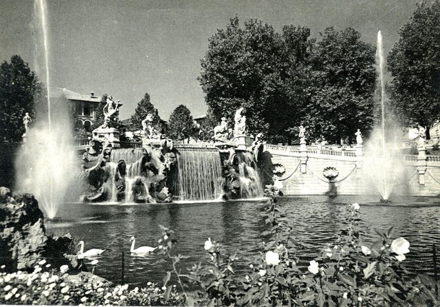Fontana dei dodici mesi (front)